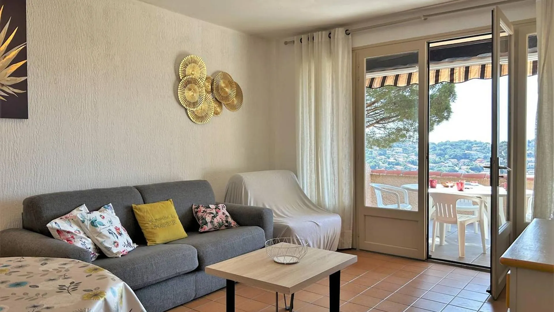 شقة Bormes-Les-Mimosas: Appt Climatise, 5 Couchages, Parking, Grande Terrasse - Fr-1-251-136 0*, بورم لي ميموزا فرنسا